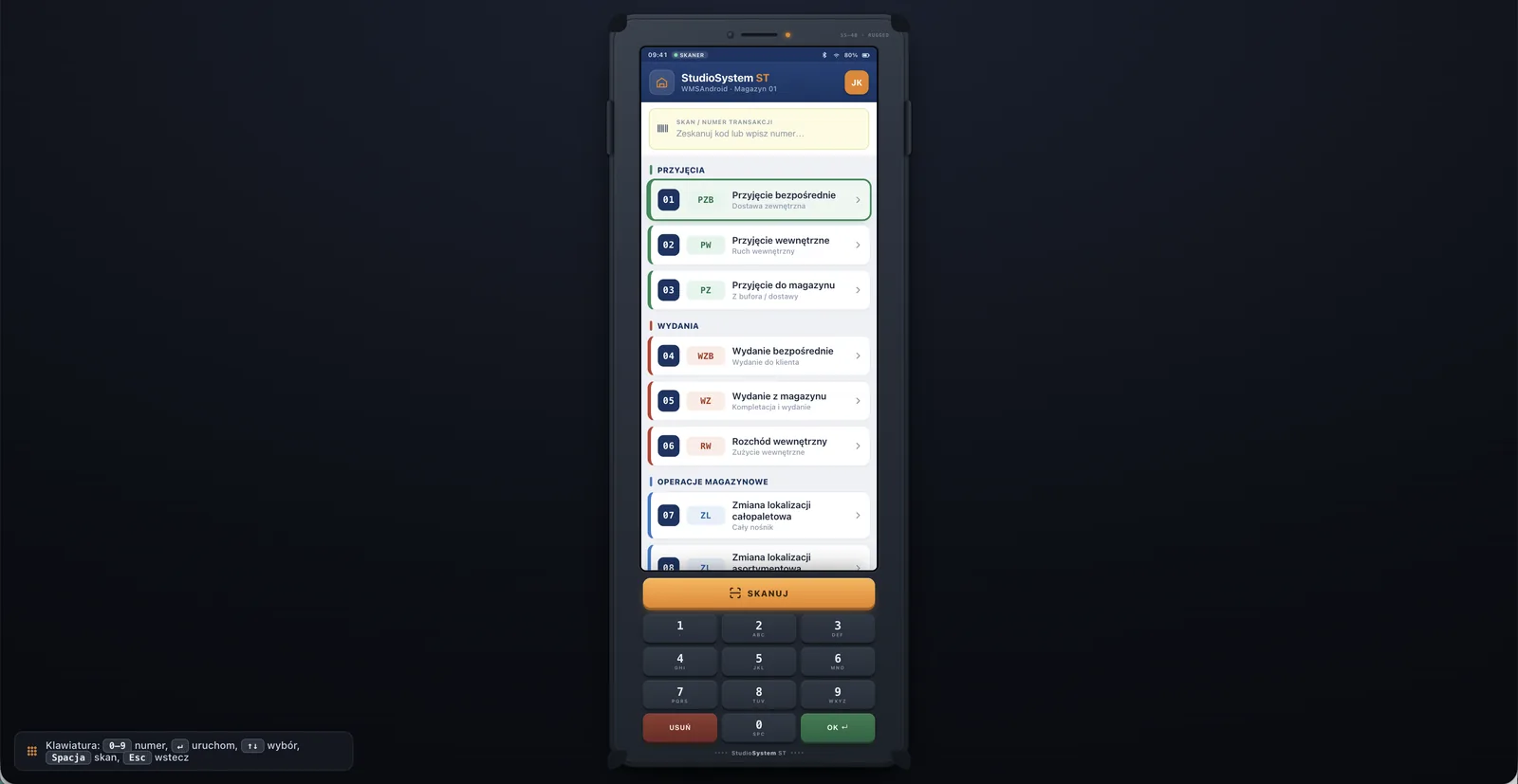 Aplikacja Studio WMS.net na ręcznym terminalu Android z listą operacji magazynowych: przyjęcia PZB, PW, PZ, wydania WZB, WZ, RW, pole skanowania kodu i klawiatura numeryczna